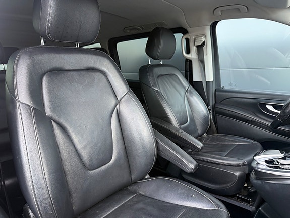 Mercedes-Benz V250 16 of 22