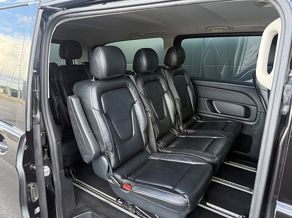 Mercedes-Benz V250 4 of 22