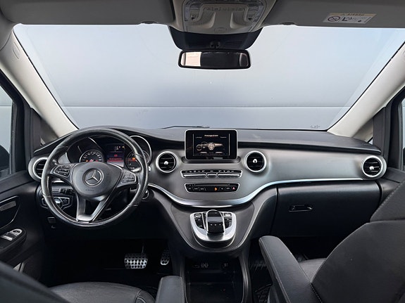 Mercedes-Benz V250 18 of 22