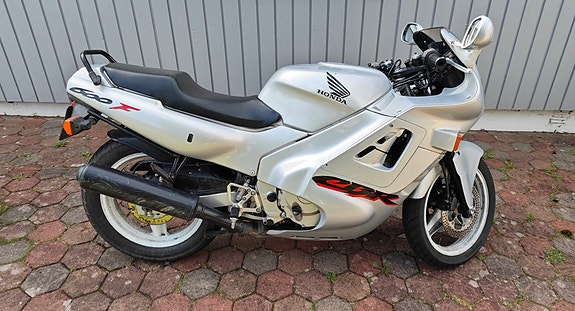Honda CBR 600F 2 of 5