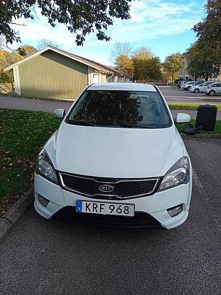 Kia Ceed 2 of 6