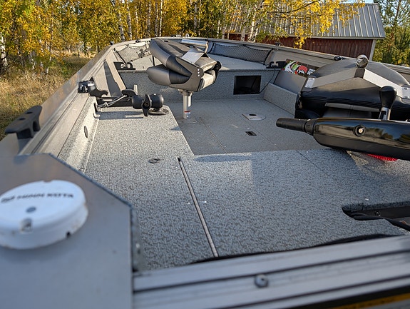 Crestliner Discovery 1650 Tiller 2 of 9