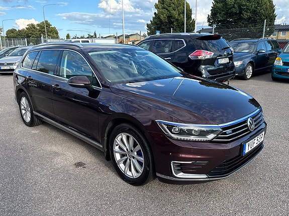 Volkswagen Passat 4 of 30