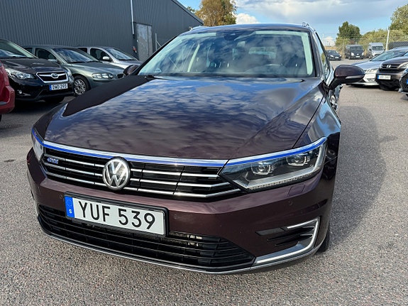 Volkswagen Passat 2 of 30