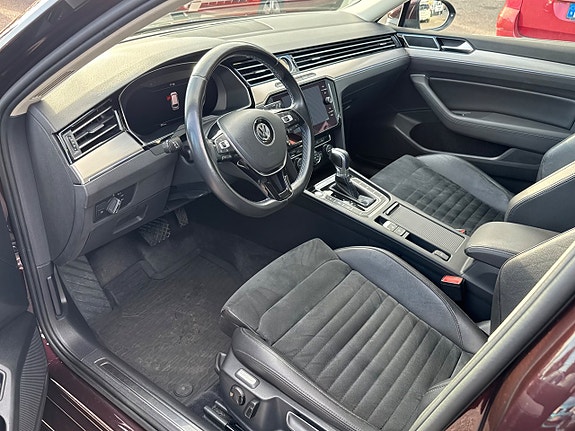 Volkswagen Passat 9 of 30