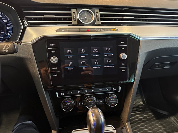 Volkswagen Passat 16 of 30