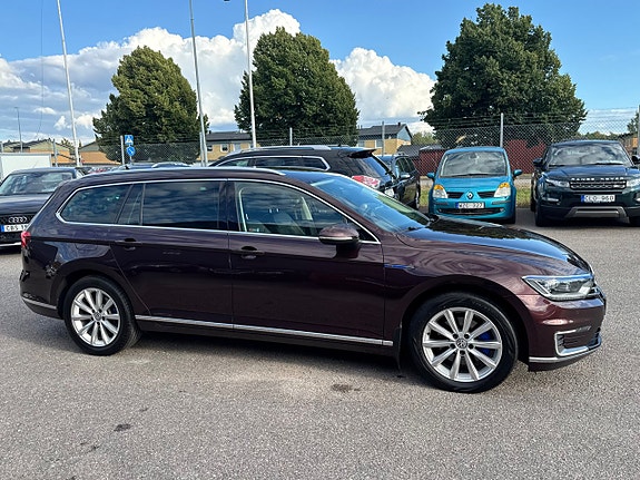 Volkswagen Passat 5 of 30