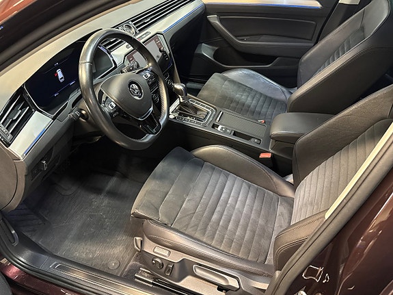 Volkswagen Passat 23 of 30