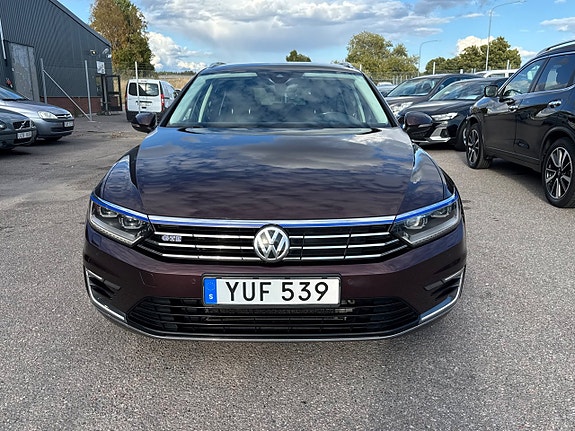 Volkswagen Passat 3 of 30