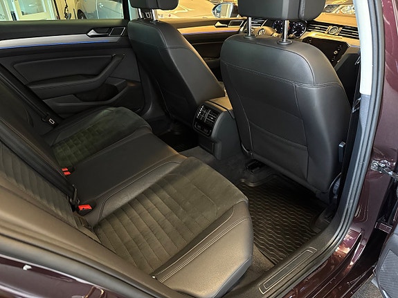 Volkswagen Passat 24 of 30