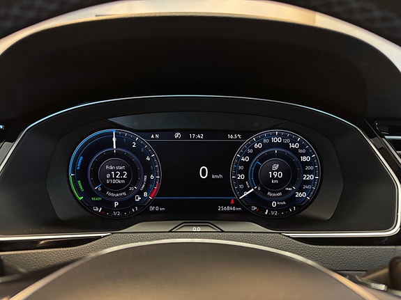 Volkswagen Passat 15 of 30