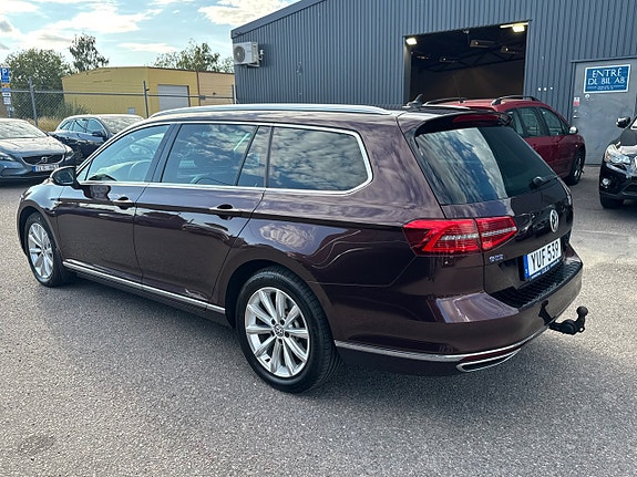 Volkswagen Passat 7 of 30