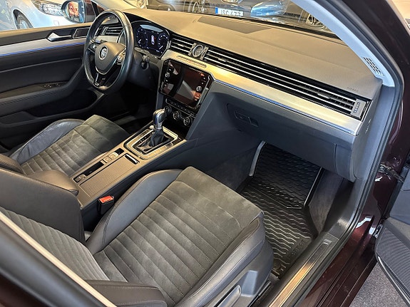 Volkswagen Passat 22 of 30