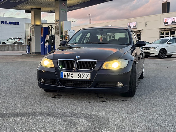 BMW 320d 2 of 6