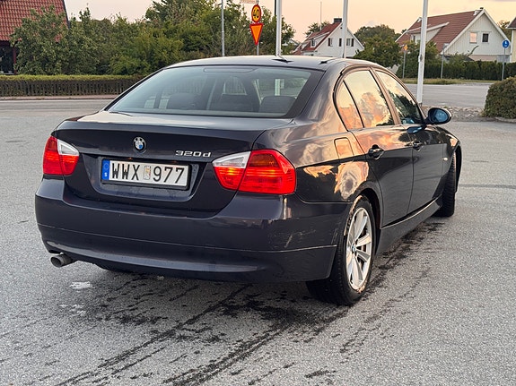 BMW 320d 4 of 6