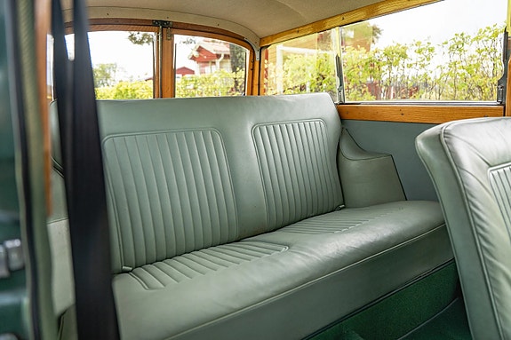 Morris Minor 6 of 12