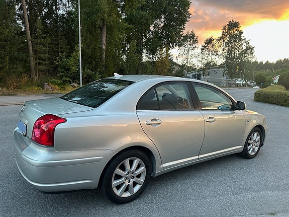 Toyota Avensis 6 of 9