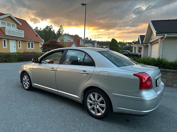 Toyota Avensis 5 of 9
