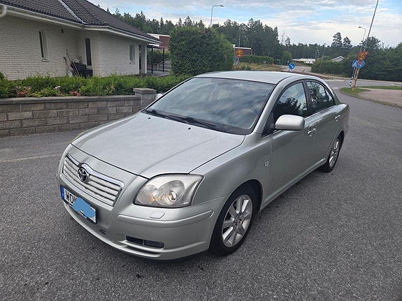 Toyota Avensis 7 of 9