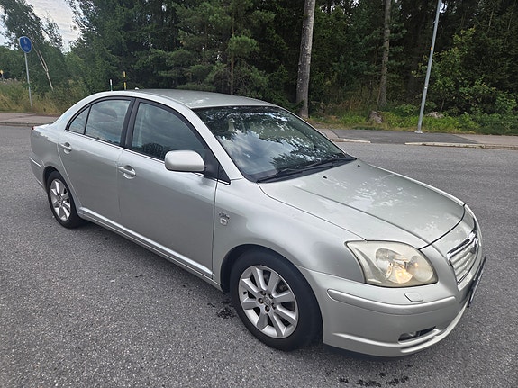 Toyota Avensis 4 of 9