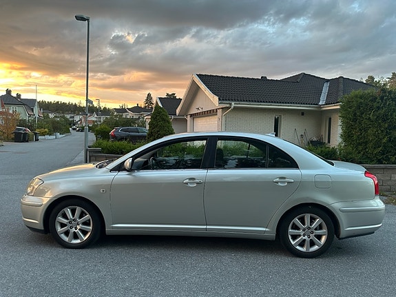 Toyota Avensis 8 of 9