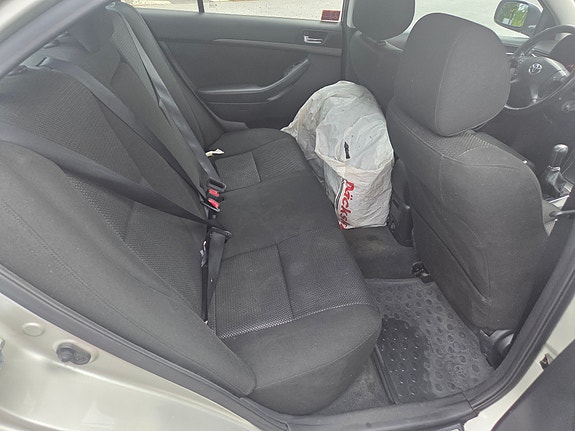 Toyota Avensis 9 of 9