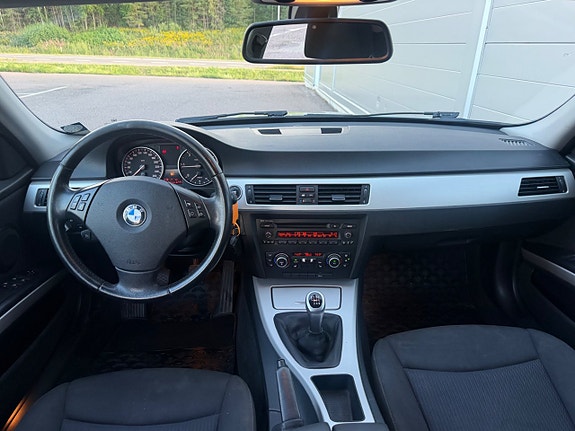 BMW 318d 9 of 10