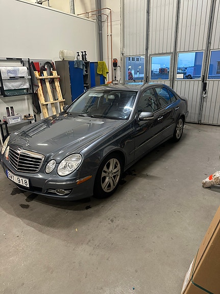 Mercedes-Benz E350 3 of 7