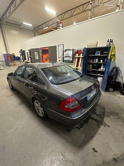 Mercedes-Benz E350 5 of 7