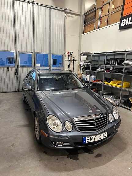 Mercedes-Benz E350 6 of 7