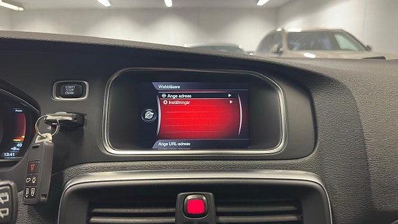 Volvo V40 25 of 28