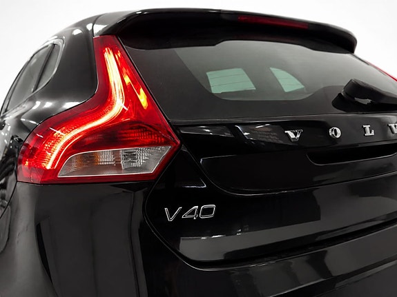 Volvo V40 4 of 28