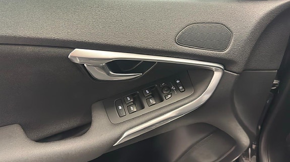 Volvo V40 8 of 28