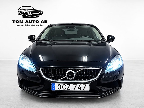 Volvo V40 2 of 28