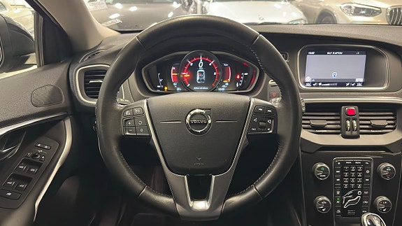 Volvo V40 16 of 28
