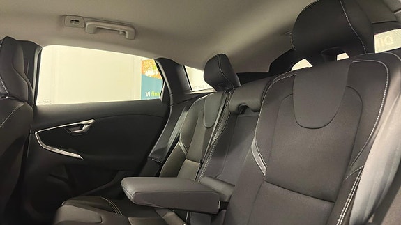 Volvo V40 12 of 28