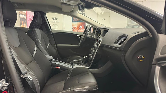 Volvo V40 13 of 28