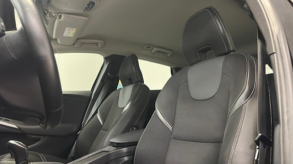 Volvo V40 11 of 28