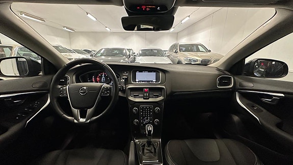 Volvo V40 15 of 28