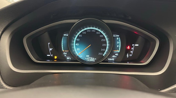 Volvo V40 19 of 28