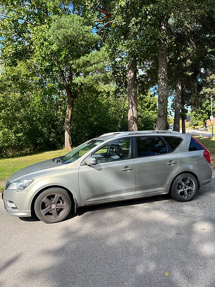 Kia Ceed 3 of 3