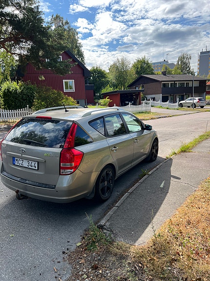 Kia Ceed 2 of 3