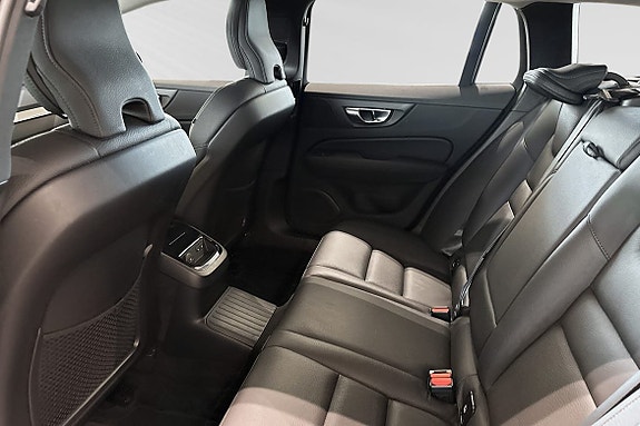 Volvo V60 8 of 30