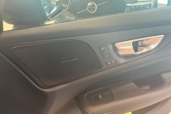 Volvo V60 13 of 30