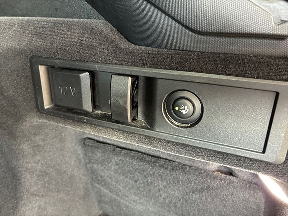 BMW 330e 25 of 25