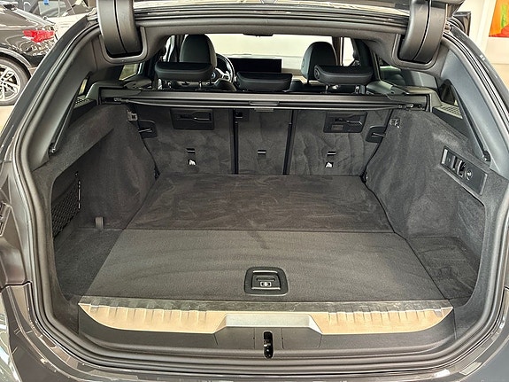 BMW 330e 18 of 25