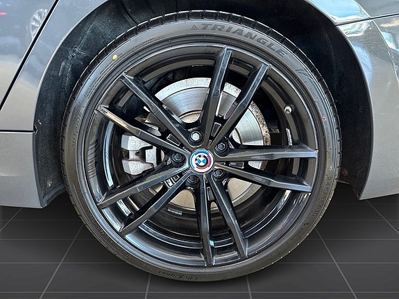 BMW 330e 9 of 25