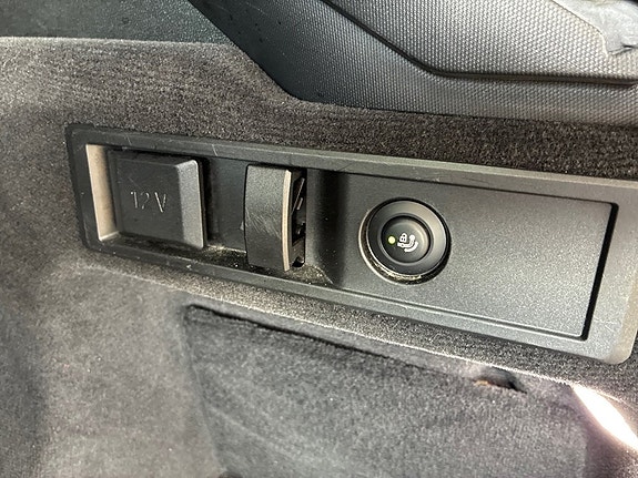 BMW 330e 19 of 25