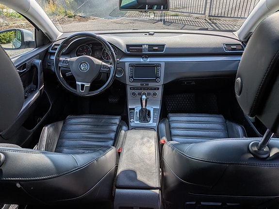 Volkswagen Passat 4 of 11