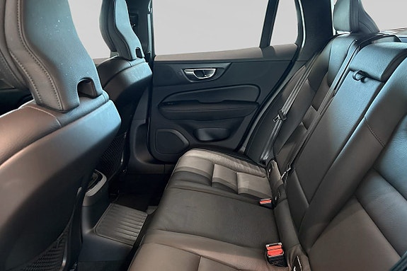 Volvo V60 13 of 30